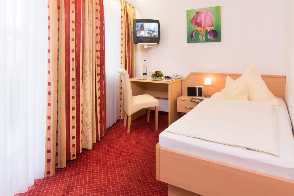 Hotel Garni Regina Oberstdorf Buitenkant foto
