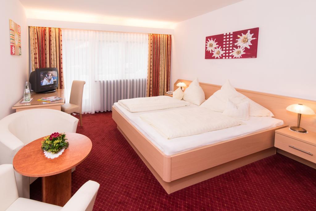 Hotel Garni Regina Oberstdorf Buitenkant foto